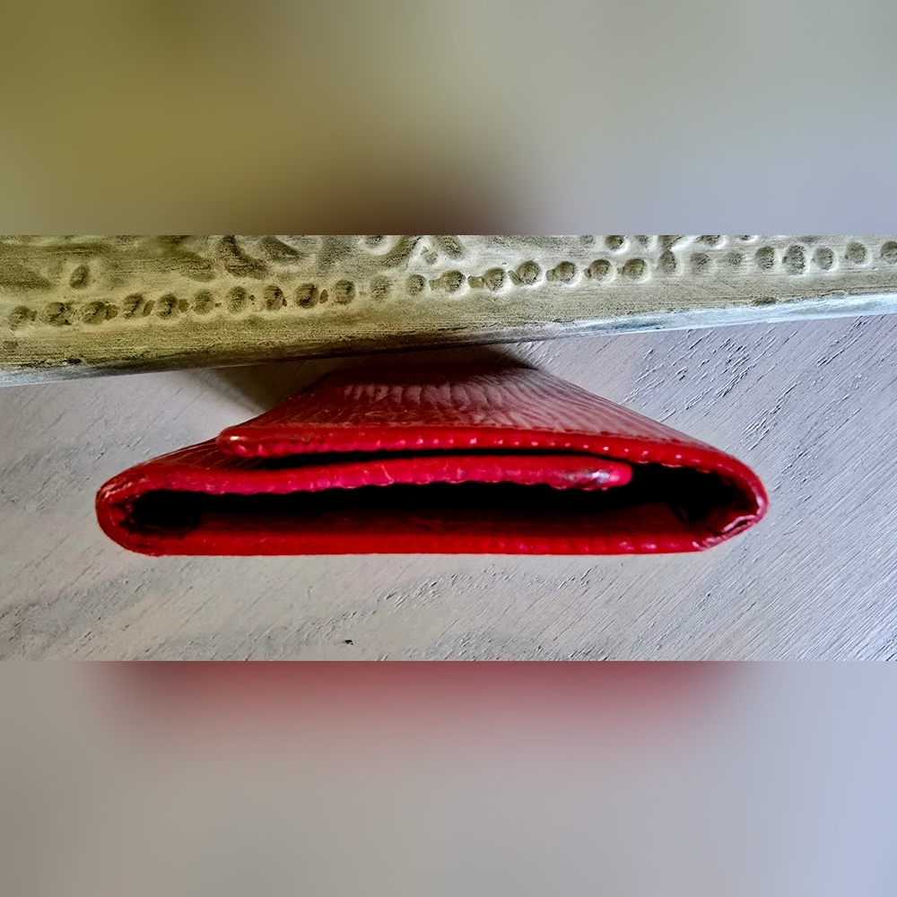 Louis Vuitton Vintage Red Epi 4 Key Holder - Picture 12 of 15